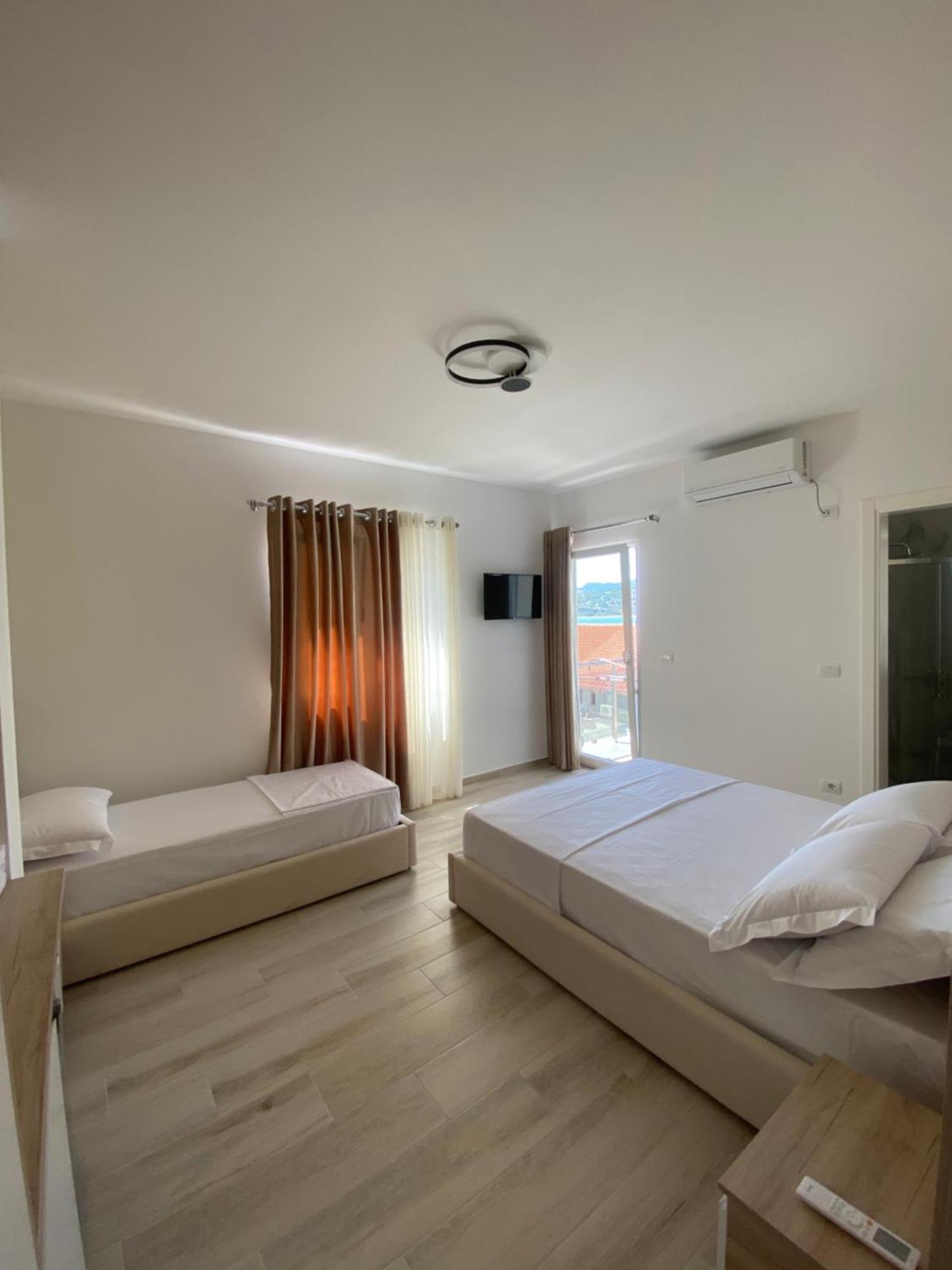 Helena Hotel Shëngjin Extérieur photo