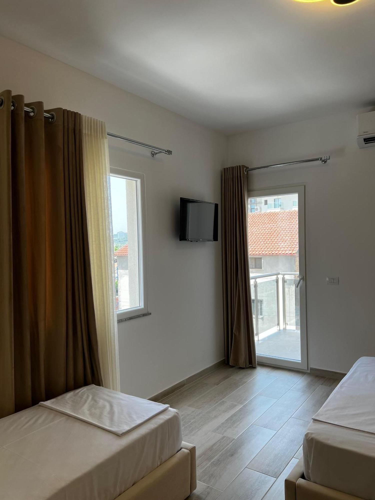 Helena Hotel Shëngjin Extérieur photo