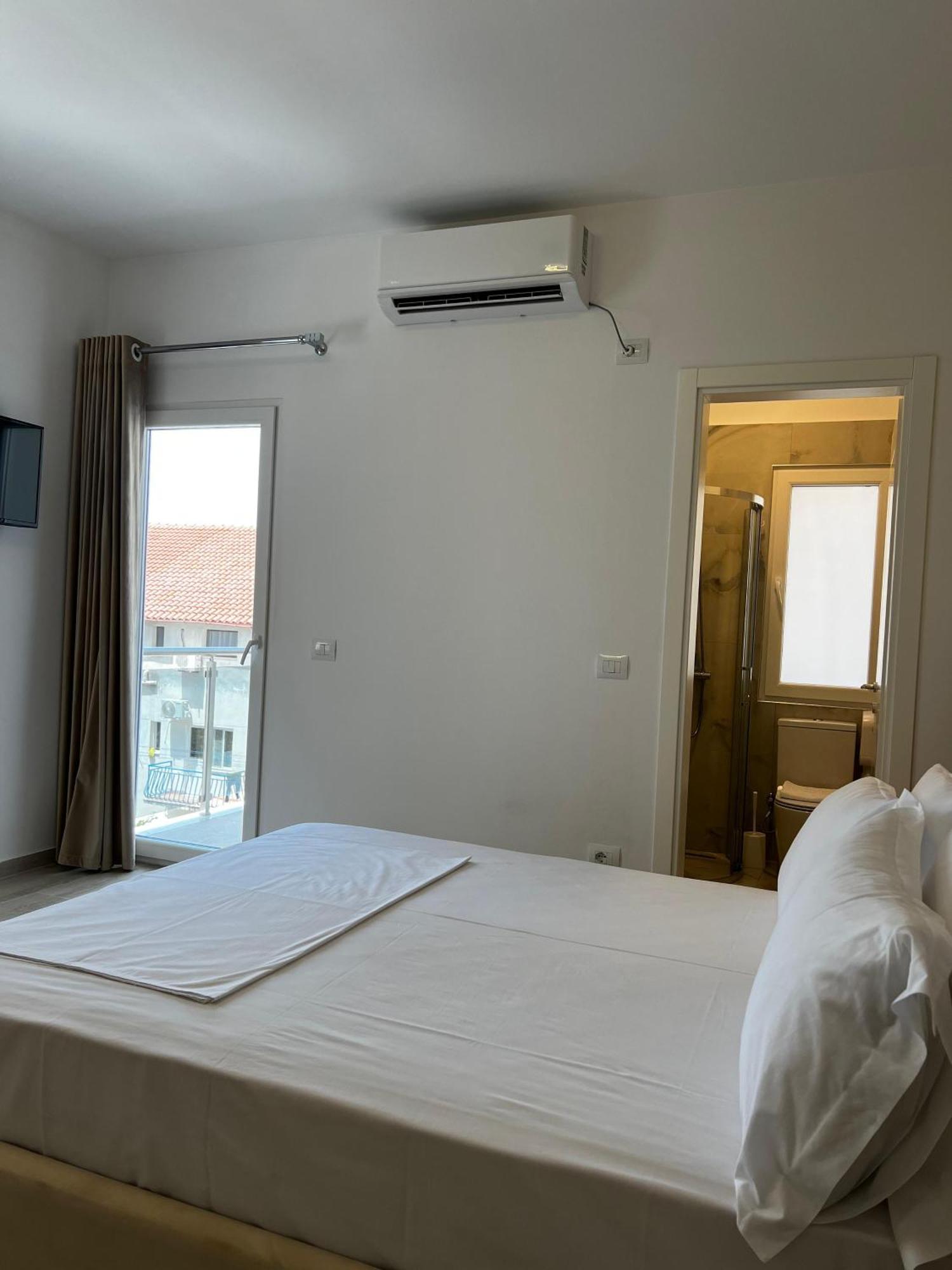 Helena Hotel Shëngjin Extérieur photo